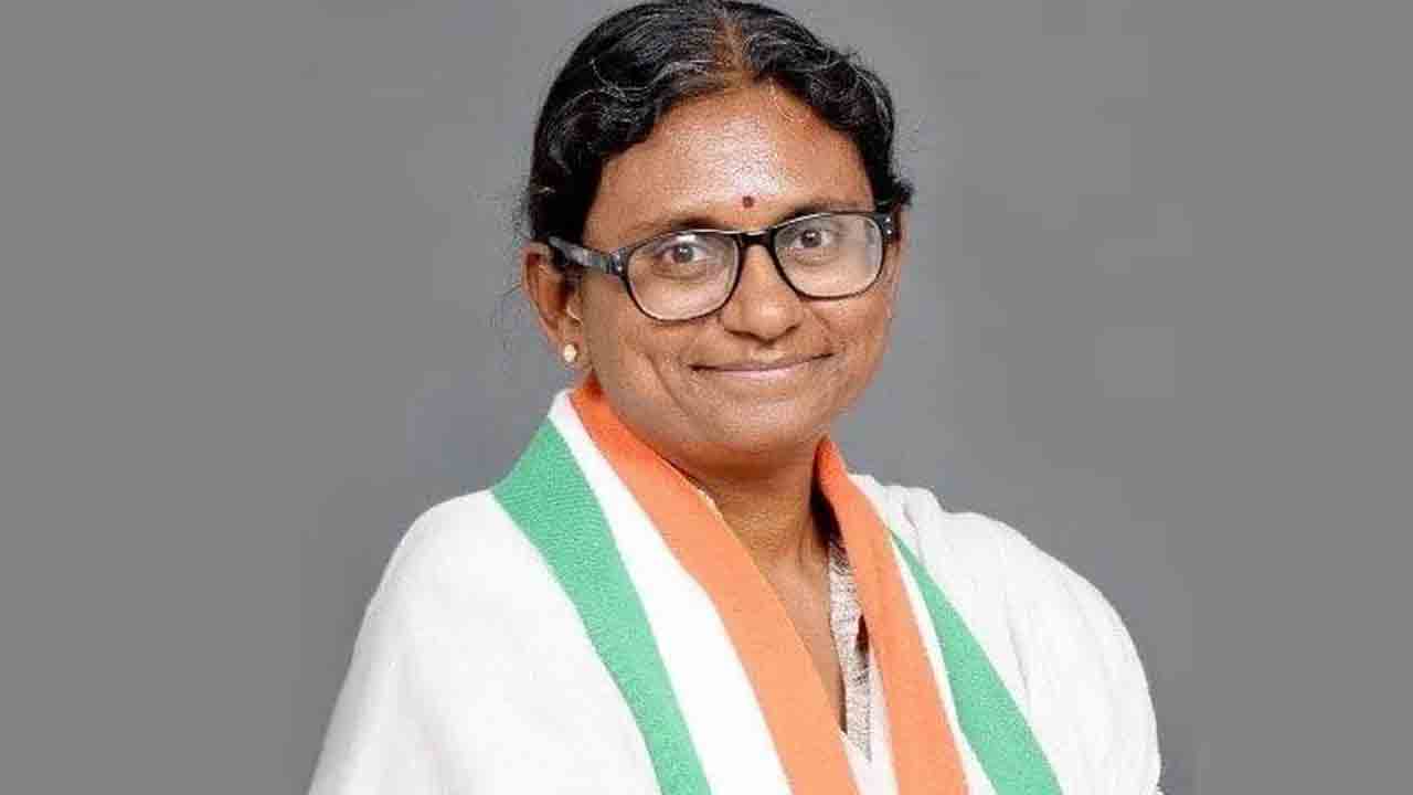 ‘క్రమశిక్షణ’ కొరడా.. ఆరుగురు పీసీసీ పరిశీలకుల తొలగింపు