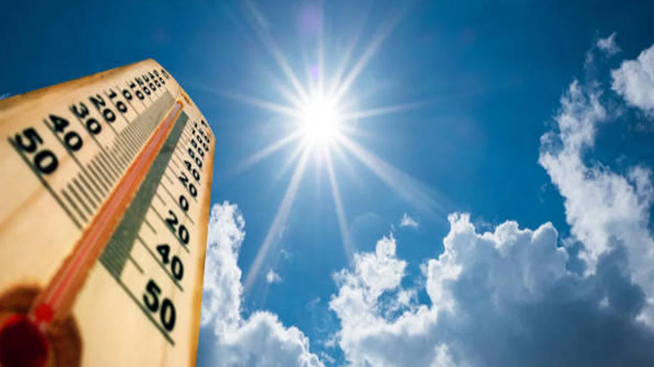 ఠారెత్తిస్తున్న ఎండలు , మూడు జిల్లాలకు రెడ్ అలర్ట్