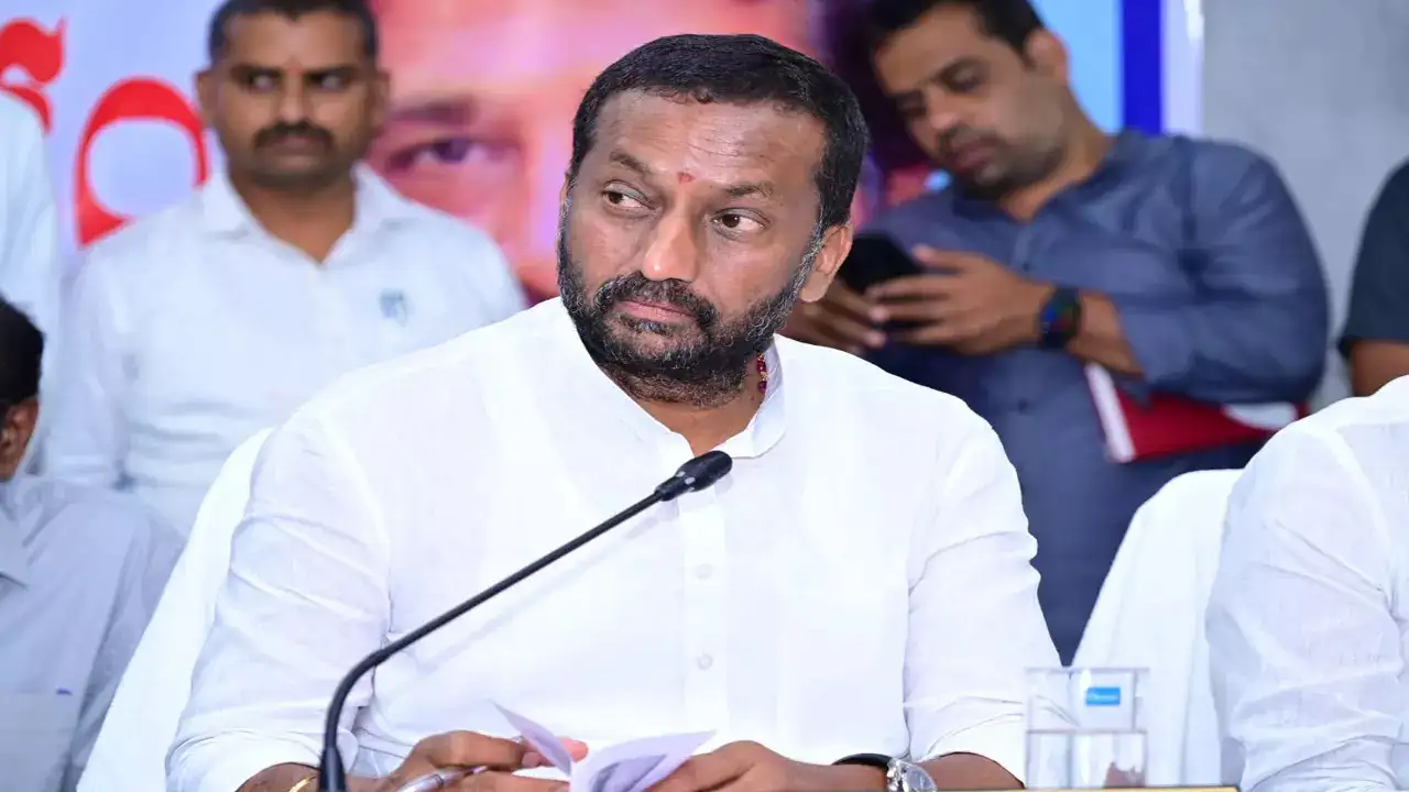 కవిత మరో షర్మిల కాబోతుందా?…రఘునందన్ రావు