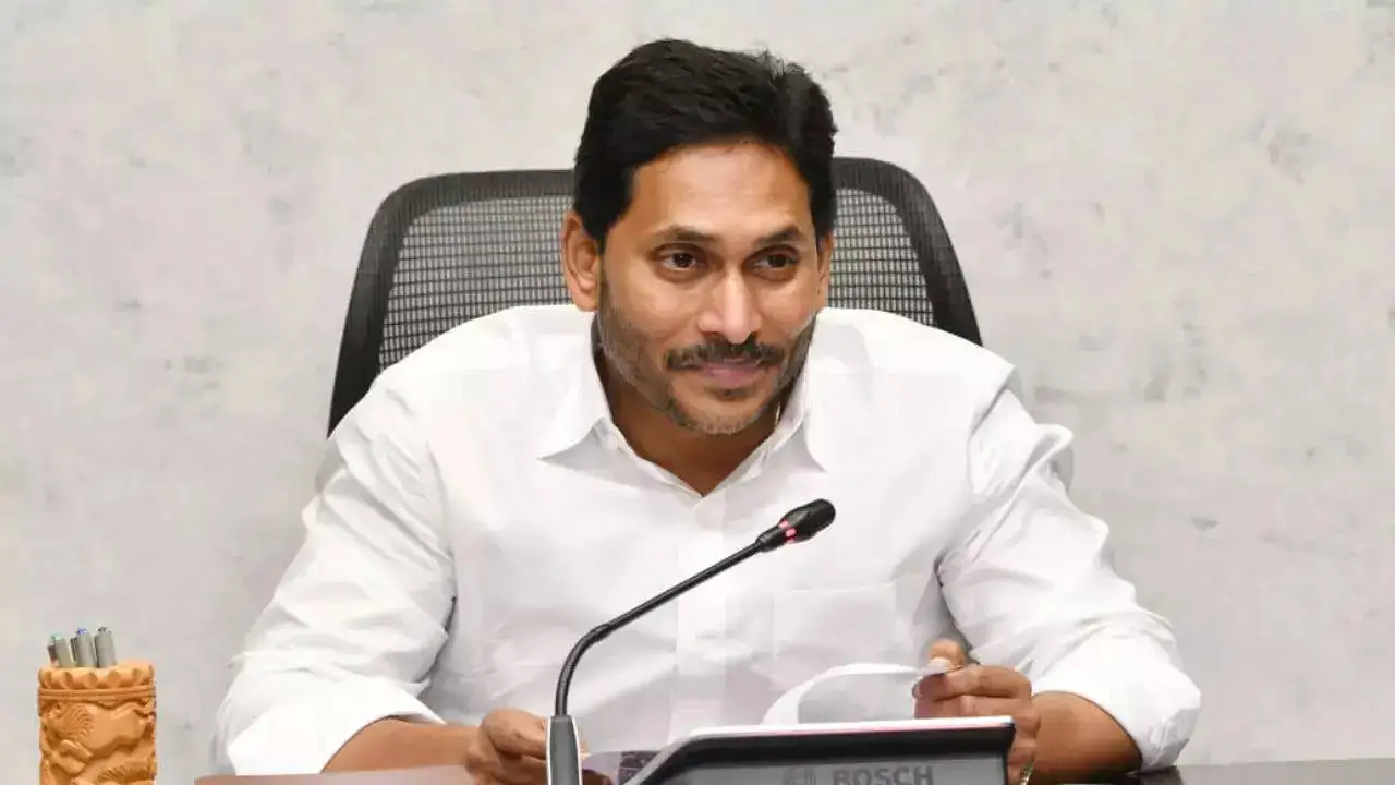 లిక్కర్ స్కాం కేసుపై వైఎస్ జగన్ రియాక్షన్…