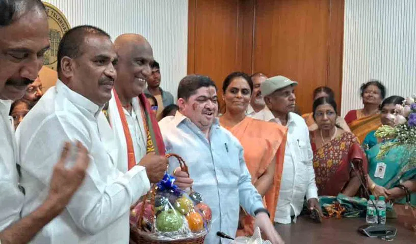 ఏడాదికి 500 మంది ఎస్సీ, ఎస్టీ విద్యార్థులకు విదేశీ విద్య