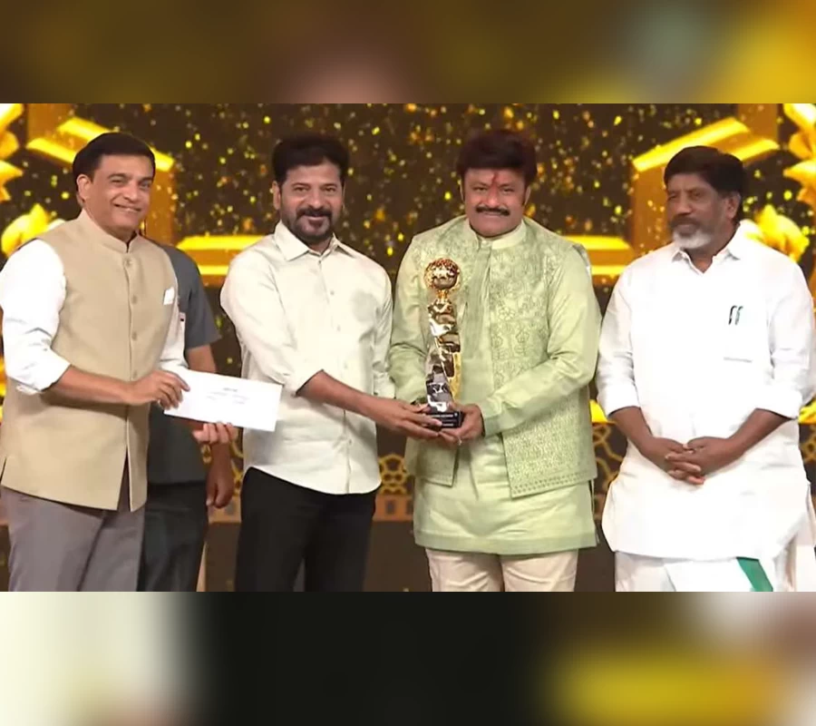 ఎన్టీఆర్ నేషనల్ ఫిల్మ్ అవార్డు అందుకున్న బాలకృష్ణ