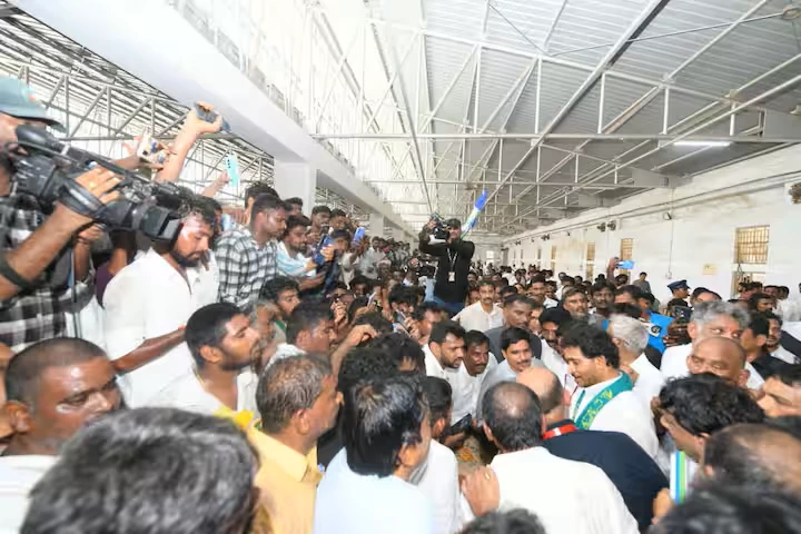 వైఎస్ జగన్ పొదిలిలో ప్రభత్వానికి హెచ్చరిక