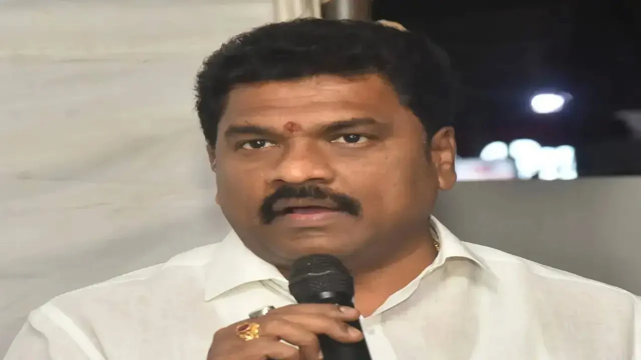 గుంటూరు నగర మాజీ మేయర్‌ కావటి వైసీపీ నుంచి సస్పెండ్