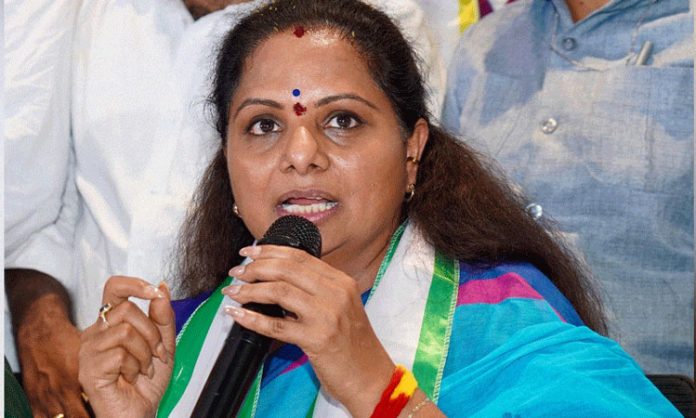 కెసిఆర్ కు నోటీసులపై కవిత సీరియస్.. రేపు మహాధర్నా