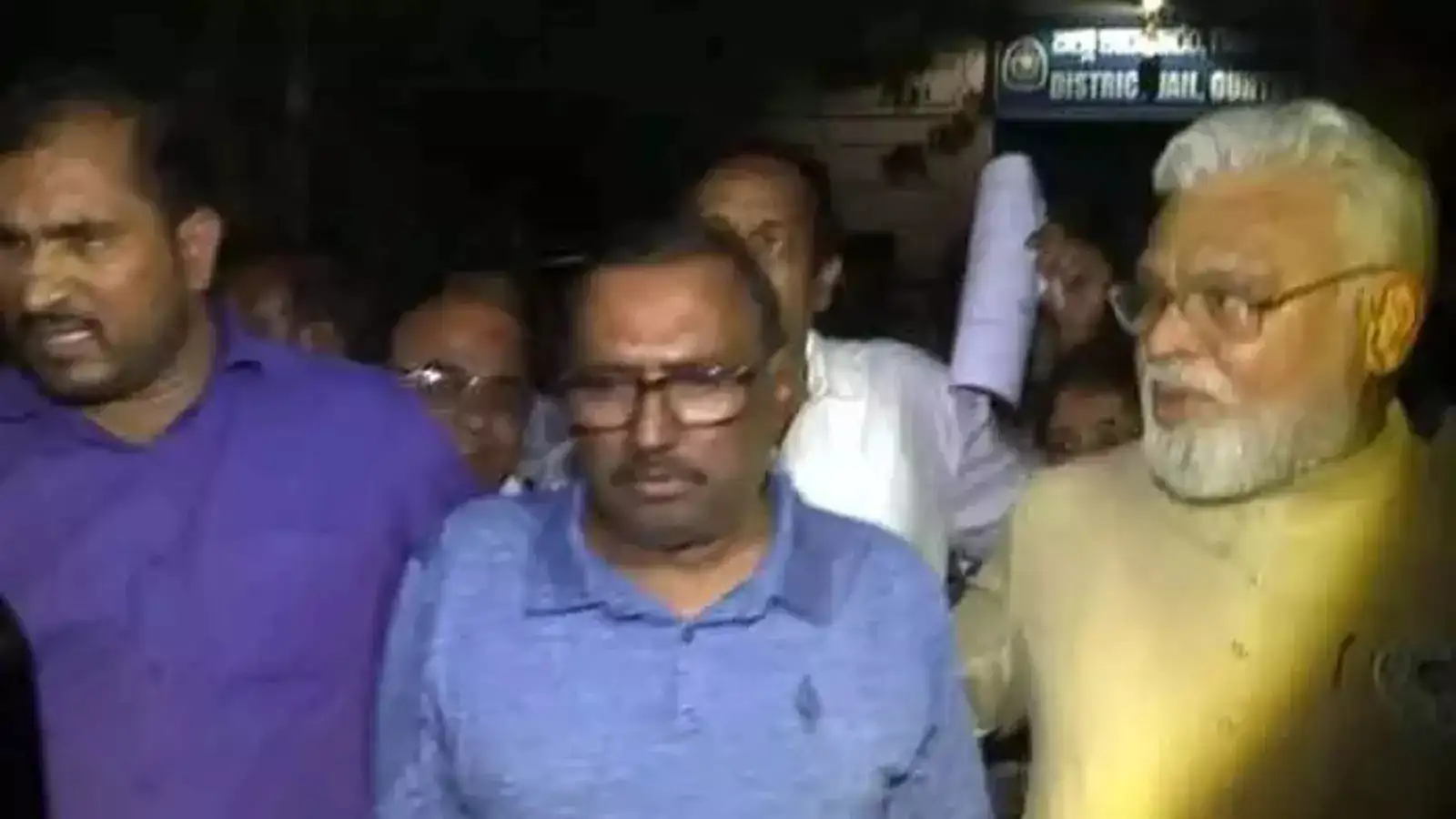 జర్నలిస్టు కొమ్మినేని శ్రీనివాసరావు జైలు నుంచి విడుదల..