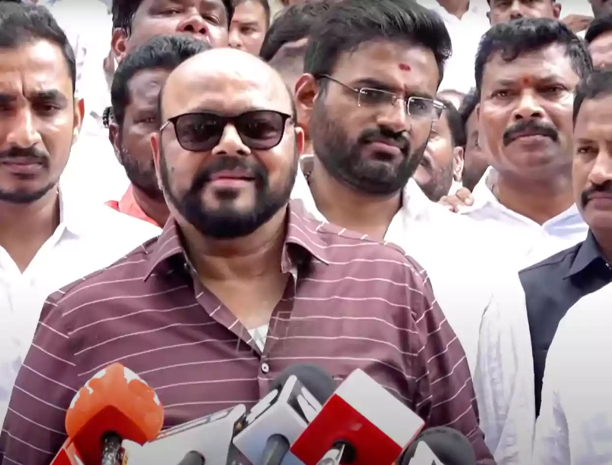 TPCC క్రమశిక్షణా కమిటీ ముందు హాజరైన కొండా మురళి..