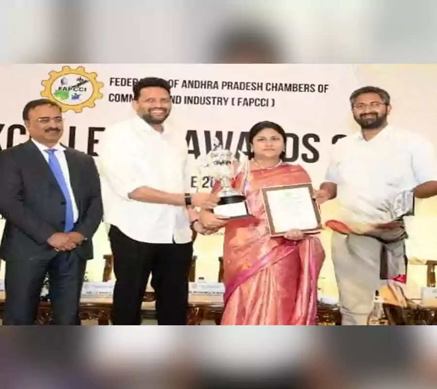 పసుపు సంపదతో ప్రపంచ దృష్టిని ఆకర్షించిన మన్యం మహిళ
