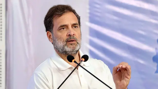 తయారీ రంగంలో తిరోగమన అభివృద్ధి కనిపిస్తోంది..రాహుల్