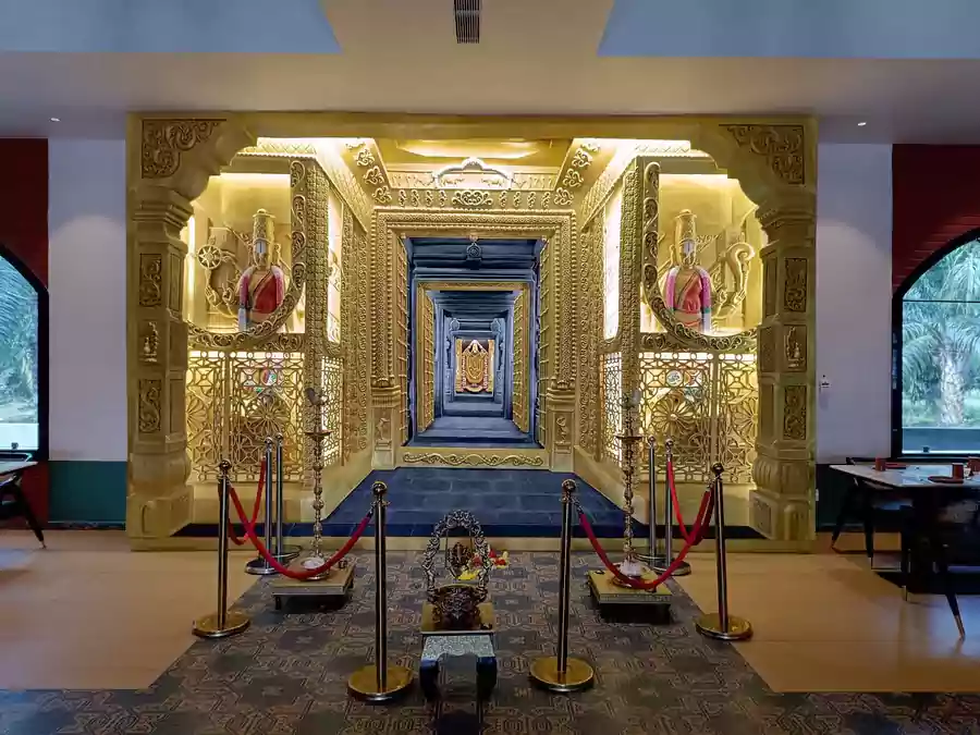 తిరుమల శ్రీవారి ఆలయ నమూనాతో నాన్ వెజ్ హోటల్..