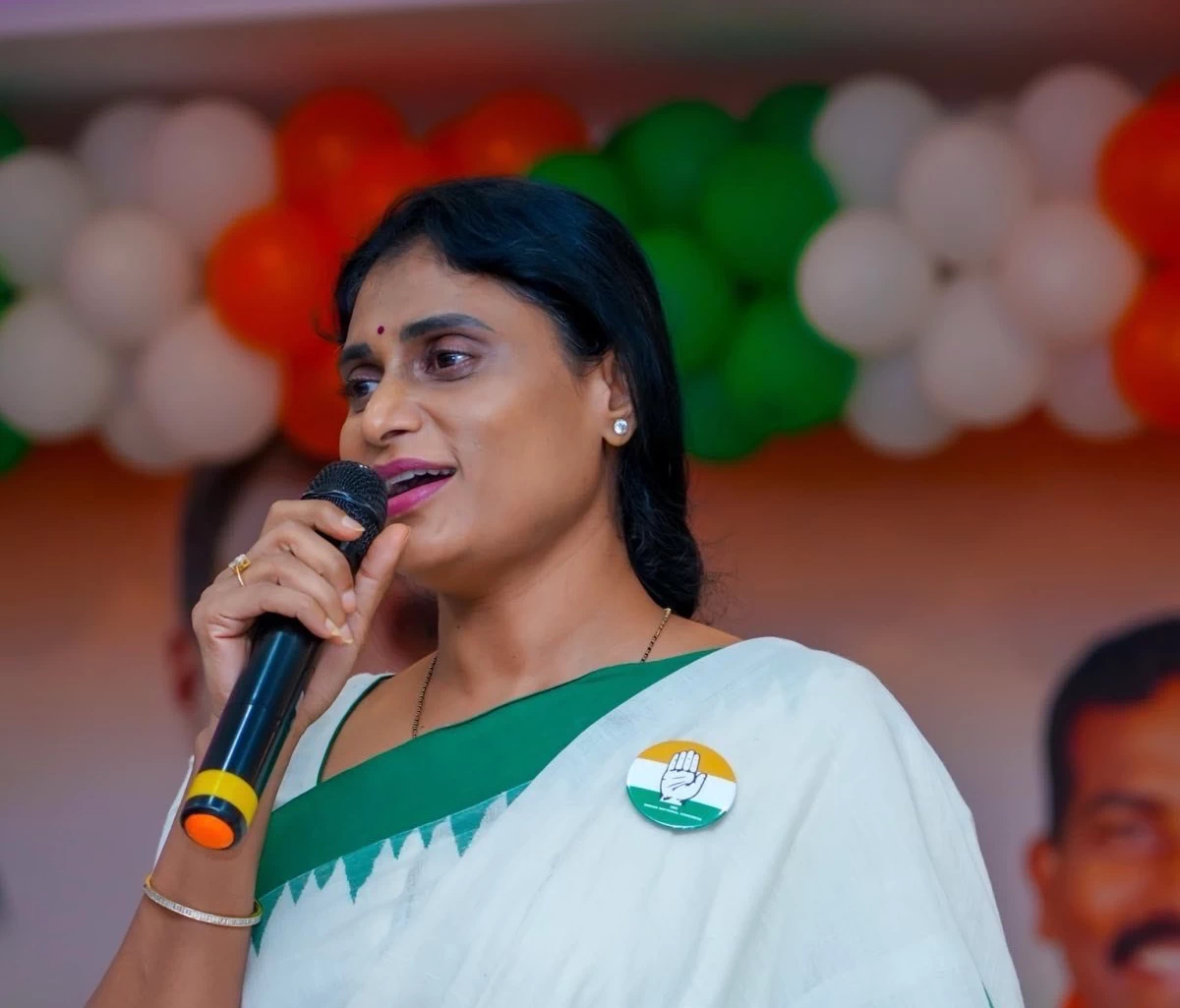 జగన్ ప్రతి విషయంలోనూ ప్రజలను మోసం చేశారు: షర్మిల