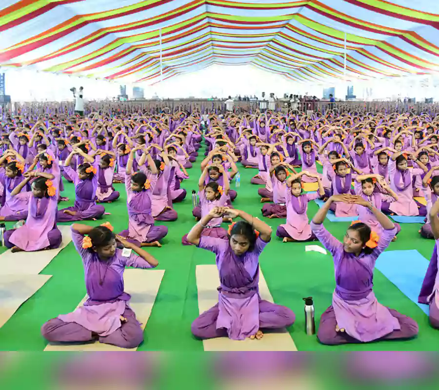 సూర్యనమస్కారాల్లో గిన్నిస్ రికార్డు – గిరిజన విద్యార్థుల ఘనత