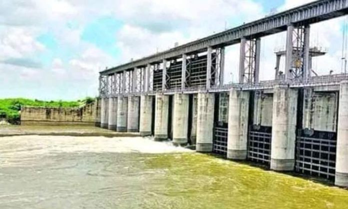 బాబ్లీ గేట్లు ఎత్తివేత