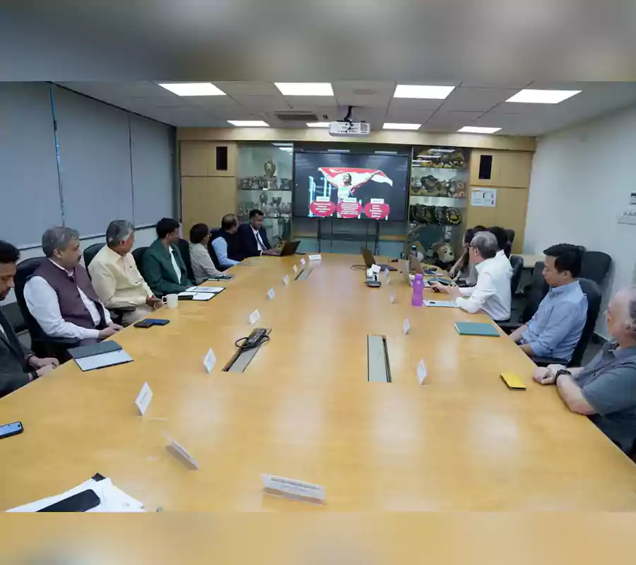 సింగపూర్ స్పోర్ట్స్ స్కూల్లో చంద్రబాబు