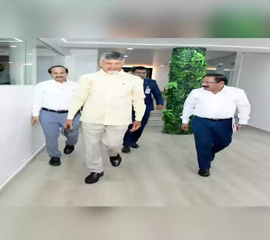 సింగపూర్ పర్యటన ముగించుకుని ఏపీకి తిరుగు ప్రయాణం చంద్రబాబు