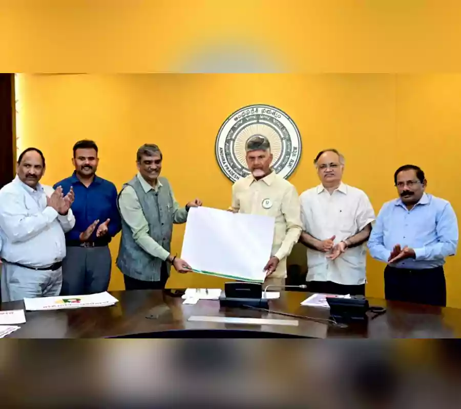 కుప్పంలో 250 పేద కుటుంబాలను దత్తత తీసుకున్న చంద్రబాబు