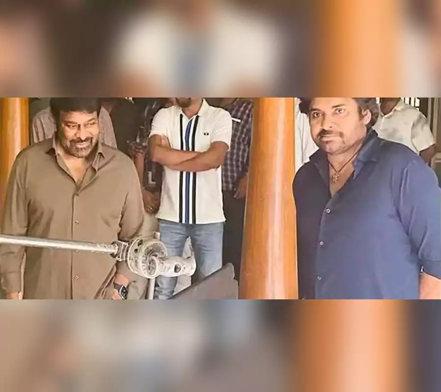 పవన్ కల్యాణ్ సెట్స్ కు చిరు…