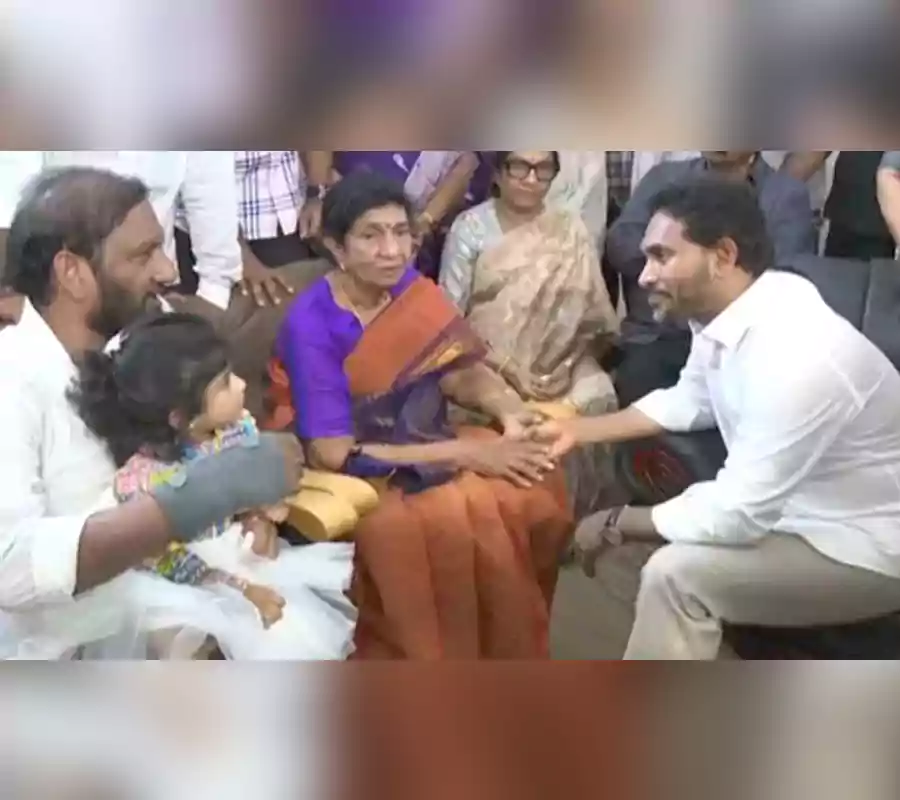 ప్రతిపక్ష నాయకుడిని చూసి చంద్రబాబుకు భయమెందుకు ? : వైఎస్‌ జగన్‌