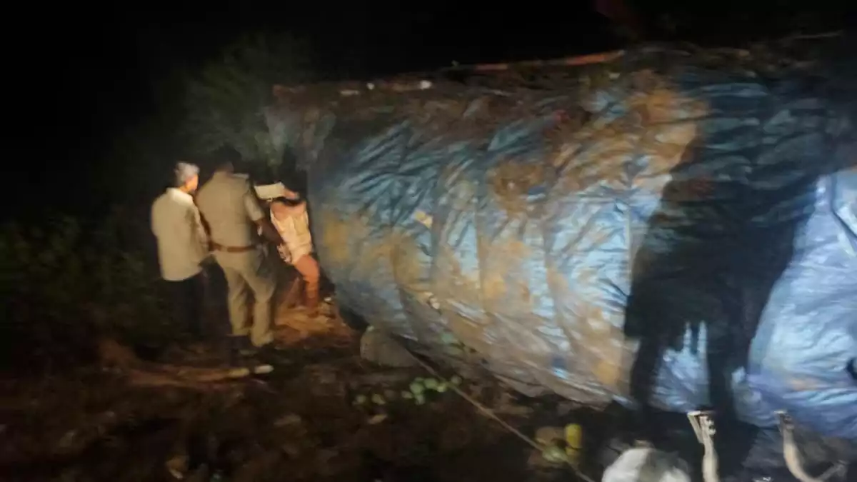 అన్నమయ్య జిల్లాలో ఘోర రోడ్డుప్రమాదం – లారీ బోల్తా పడి ఏడుగురు మృతి