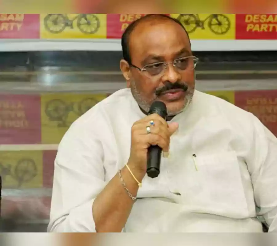 ఆడబిడ్డకు నెలకు 1500 ఇవ్వాలంటే రాష్ట్రాన్ని అమ్మాలి: నోరు జారిన అచ్చెన్నాయుడు