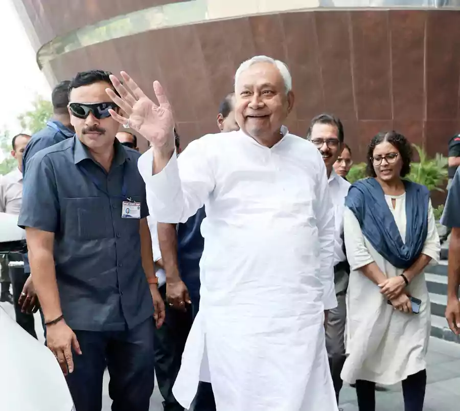 ప్రభుత్వ ఉద్యోగాల్లో మహిళలకు 35% రిజర్వేషన్