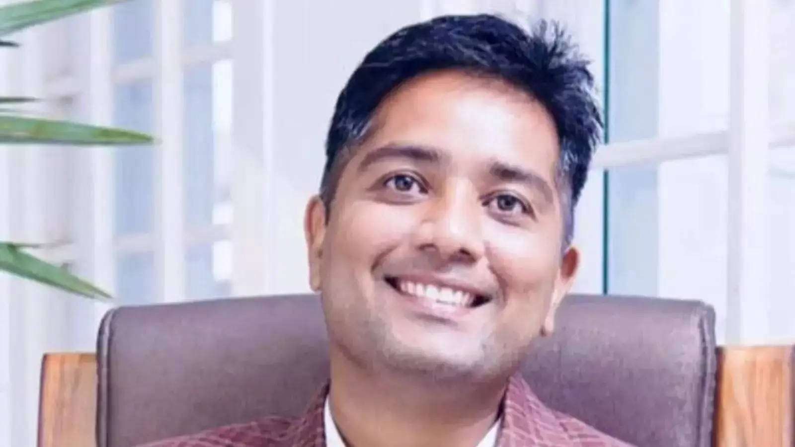 లిక్కర్ స్కామ్ కేసులో మాజీ ముఖ్యమంత్రి కుమారుడి అరెస్ట్