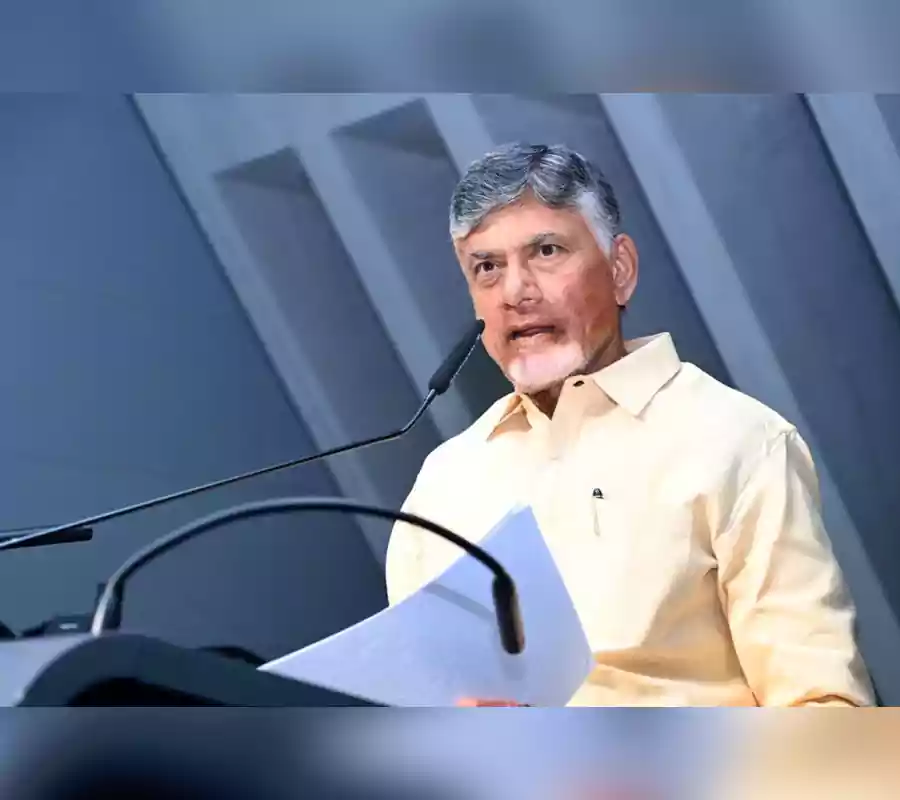 సంక్షోభాల్లో అవకాశాలు వెతకాలి.. సీఎం చంద్రబాబు