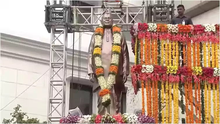 కొణిజేటి రోశయ్య విగ్రహాన్ని ఆవిష్కరించిన రేవంత్ రెడ్డి, మల్లికార్జున ఖర్గే