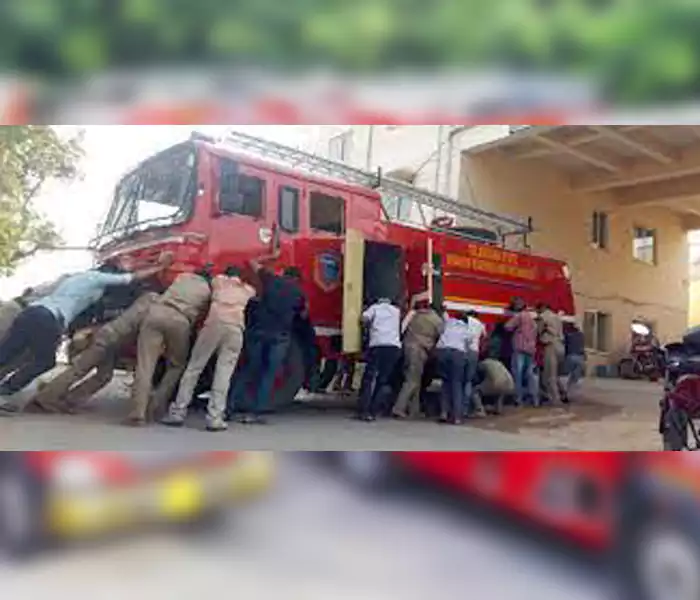 అగ్నిమాపక శాఖలో వయస్సు మళ్లిన ఫైరింజన్లు