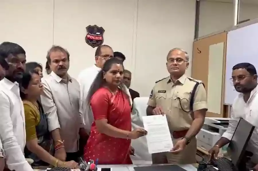 తీన్మార్‌ మల్లనపై డీజీపీకి ఎమ్మెల్సీ కవిత ఫిర్యాదు