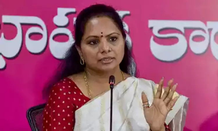 మహిళలు రాజకీయాల్లో మాట్లాడకూడదా?: కవిత