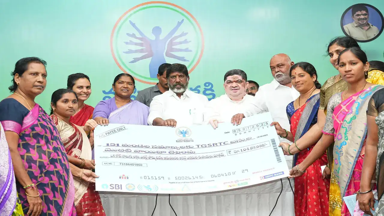 వ్యాపారం చేసుకునే మహిళలను ప్రోత్సహిస్తున్నాం: భట్టి