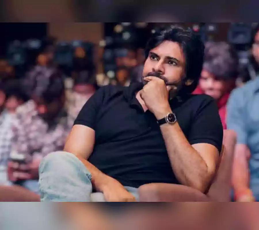 సినిమాల కంటే రాజకీయాలకే ప్రాధాన్యం- చిట్ చాట్‌లో పవన్ కల్యాణ్