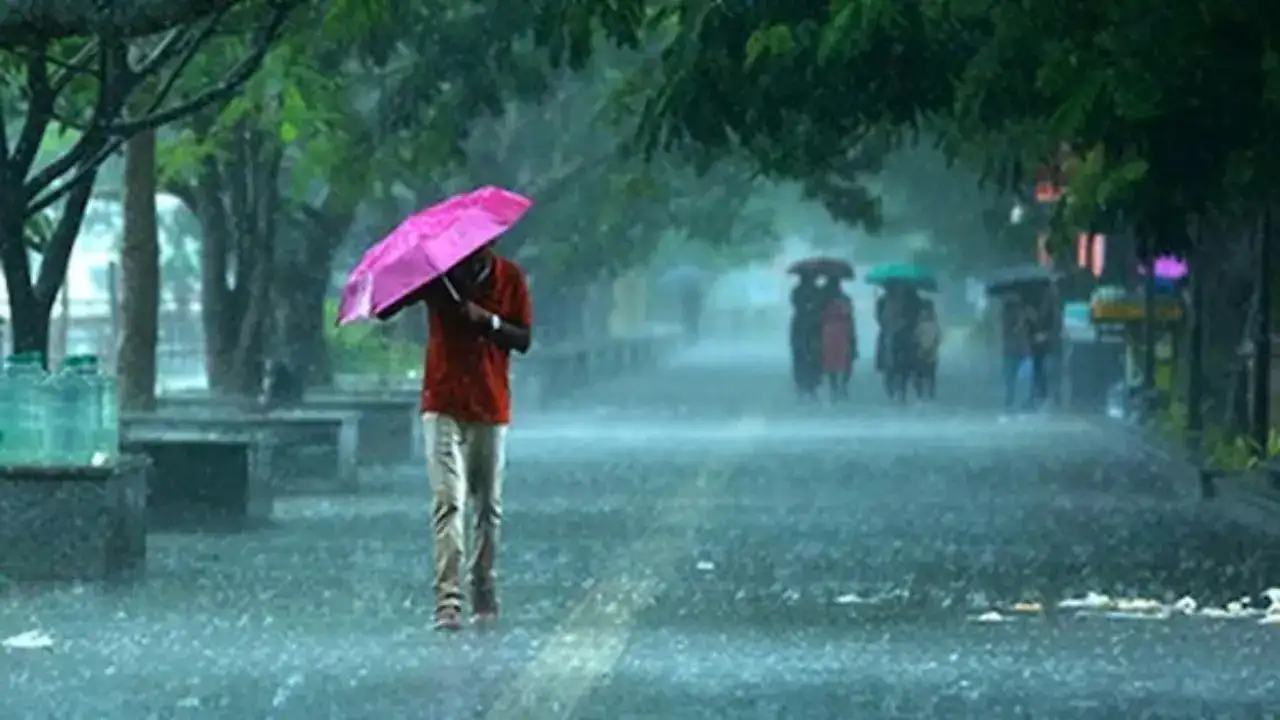 ఏపీలో కొనసాగుతున్న వర్షాలు… రేపు ఈ జిల్లాలకు అలర్ట్.