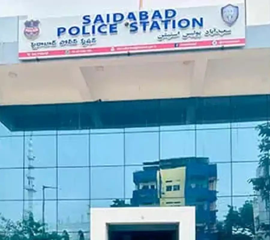 సైదాబాద్ ఎస్ఐపై డీసీపీకి ఫిర్యాదు చేసిన గిరిజ‌న సంఘాల నేత‌లు