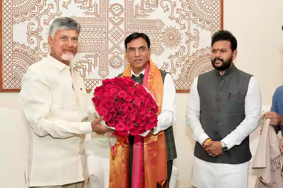 కేంద్ర క్రీడాశాఖ మంత్రిని కలిసిన సీఎం చంద్రబాబు