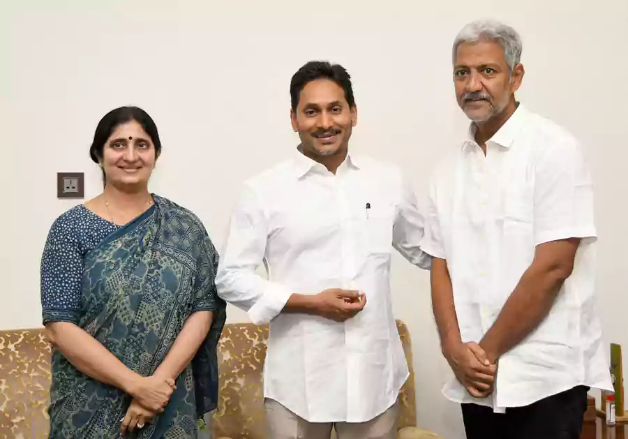 వైఎస్ జగన్‌తో వల్లభనేని వంశీ భేటీ…