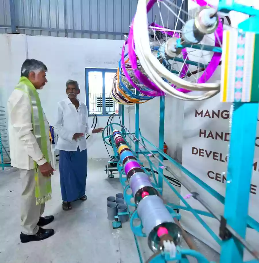 చేనేత కుటుంబానికి.. నేతన్న భరోసా కింద రూ.25 వేలు