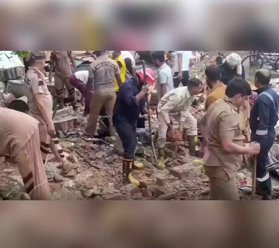 ఢిల్లీలో గోడకూలి 8 మంది మృతి