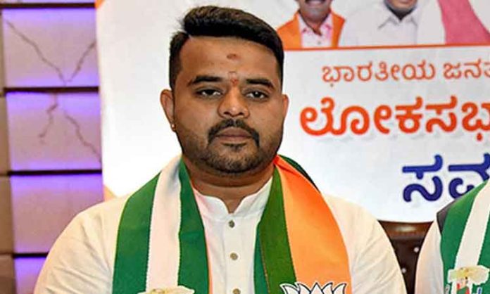 మాజీ ప్రధాని మనవడు ప్రజ్వల్‌ రేవణ్ణకు జీవితఖైదు.