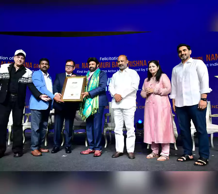 ‘వరల్డ్‌ బుక్‌ ఆఫ్‌ రికార్డ్స్‌’ అందుకున్న బాలకృష్ణ..