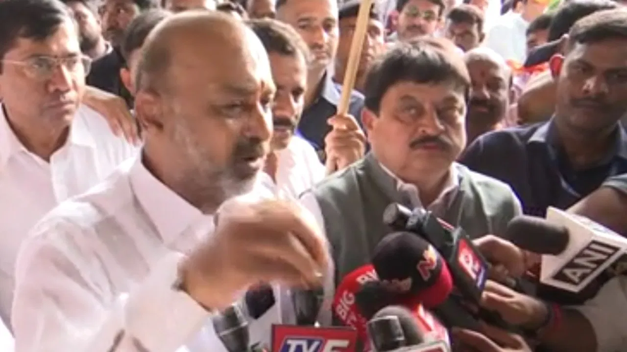 తెలంగాణలో మార్వాడీ గో బ్యాక్ ప్రచారం.. బండి సంజయ్ ఫస్ట్ రియాక్షన్.