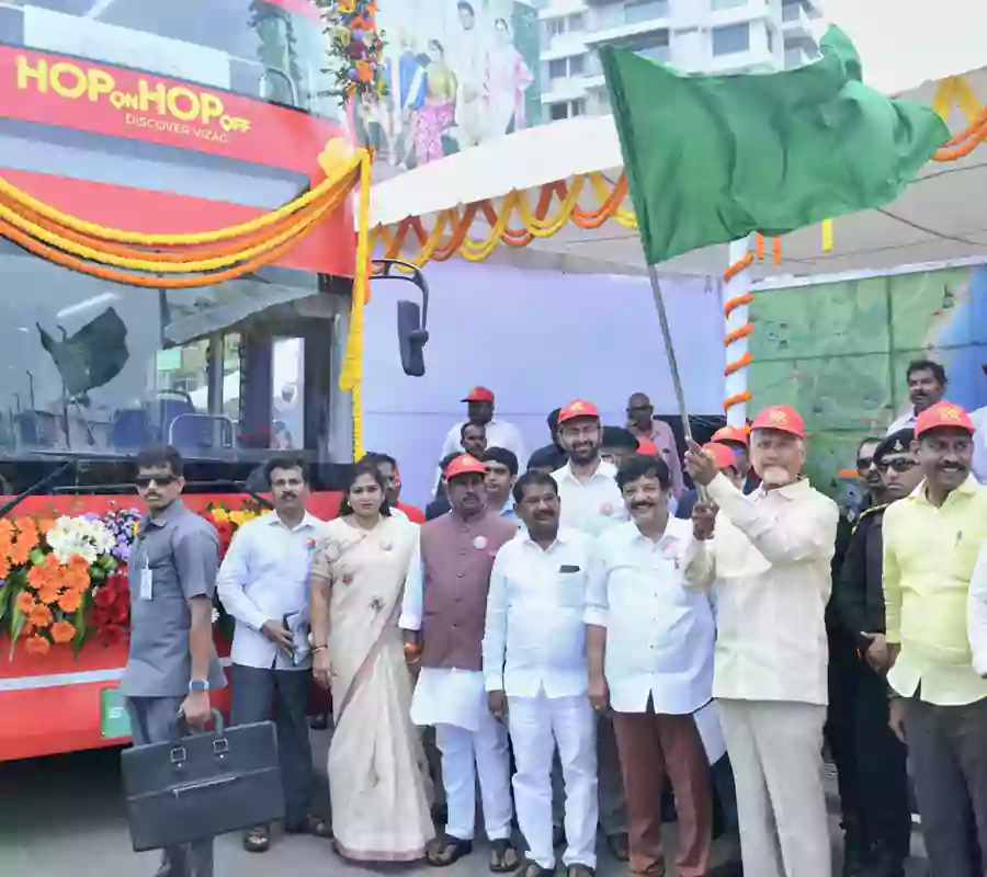 విశాఖలో డబుల్ డెక్కర్ బస్సులు ప్రారంభించిన సీఎం చంద్రబాబు