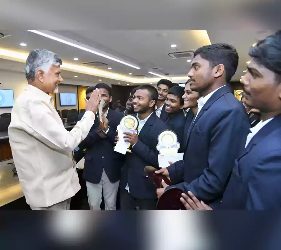 ఎస్సీ, ఎస్టీ విద్యార్థులకు ఐఐటీ, నీట్ కోచింగ్ కేంద్రాలు .. చంద్రబాబు