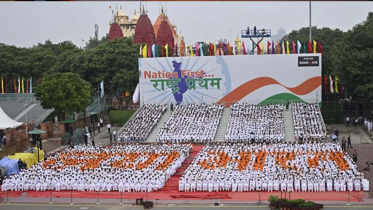 79వ స్వాతంత్ర దినోత్సవాలకు ముస్తాబైన ఢిల్లీలోని ఎర్రకోట..!