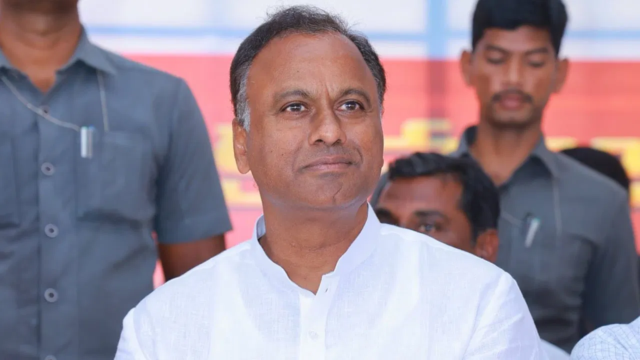 పైసలూ మీకే.. పదవులూ మీకేనా? సీఎం రేవంత్‌పై కోమటిరెడ్డి ఫైర్