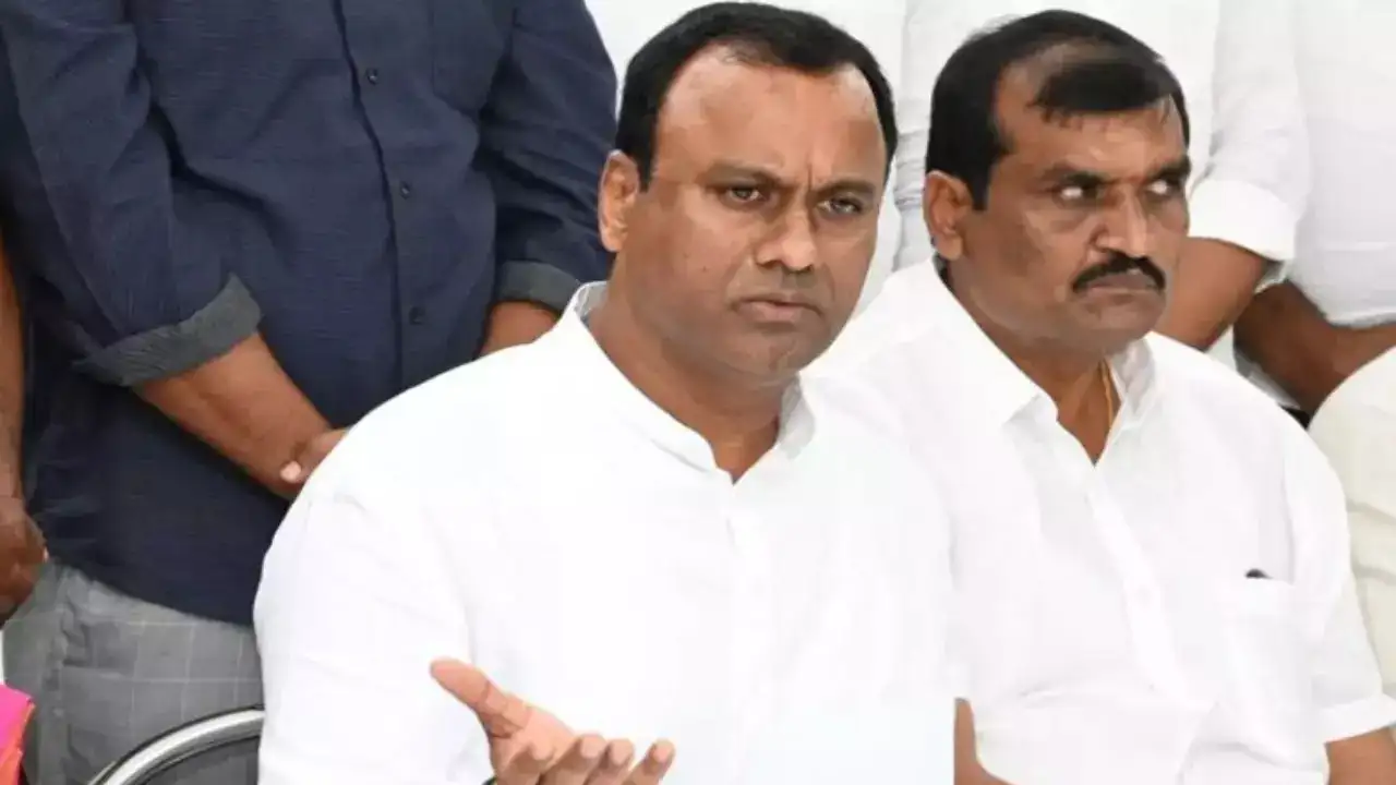 ఖమ్మం జిల్లాకు ముగ్గురు మంత్రుల్లేరా? నల్గొండకు ముగ్గురుంటే తప్పేంటి?