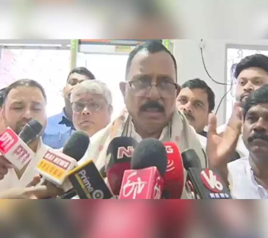 రాజగోపాల్ రెడ్డి వినకపోతే వేటు తప్పదు- మల్లు రవి