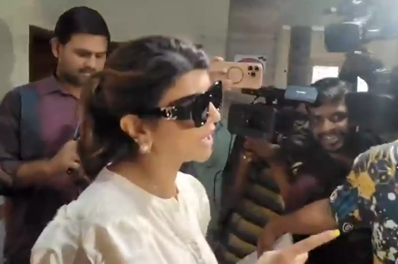 బెట్టింగ్ యాప్స్ కేసులో విచారణకు హాజరైన మంచు లక్ష్మి