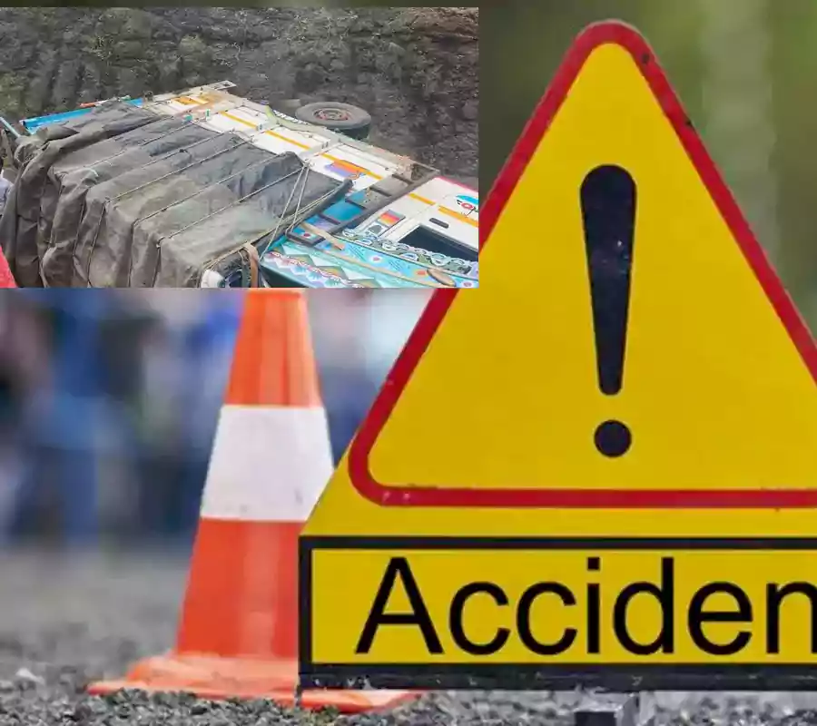 లోయలో పడిన పికప్ వ్యాన్… ఏడుగురు మహిళలు దుర్మరణం…